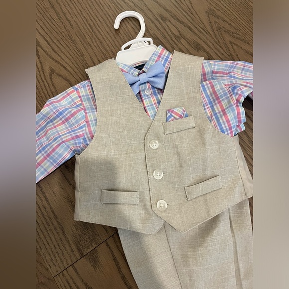 NAUTICA baby boy 4 piece suit size 6-9 months - Picture 3 of 4